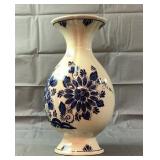 11" 1972 Blauw Delft Vase 11" 1972 Blauw Delft Vase