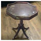 26 x 22 x 22 antique piecrust table