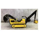 Vintage metal Tonka T-6 bulldozer toy Vintage metal Tonka T-6 bulldozer toy