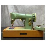 Vintage singer, sewing machine model 185K