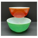 2(9') vintage Pyrex mixing bowls