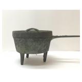VTG GATE MARK CAST IRON FOOTED DUTCH OVEN 8''