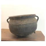 Cast iron cauldron 18.5'' GATEMARK