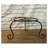 METAL SCROLL BASE PLANT STAND