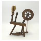 VTG MINIATURE WOODEN SPINNING WHEEL
