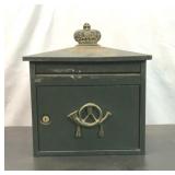 METAL LOCKING MAILBOX