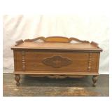 VTG CEDAR WOOD CHEST
