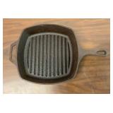 Vintage Lodge, cast-iron square skillet 10.5 inch