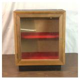 25 x 21 x 13' lockable display cabinet no key