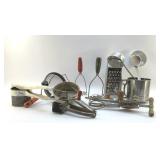 VTG KITCHEN UTENSILS