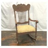 1900 SPINDLE BACK ROCKING CHAIR
