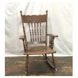 1890S AMERICAN PRESS BACK OAK ROCKING CHAIR