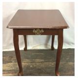 SM END TABLE 20 X 17 X 19