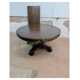 OUTSTANDING ANTIQUE QUARTER SAWN OAK 54"  TABLE