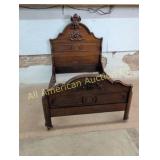 ANTIQUE VICTORIAN WALNUT FULL SIZE BED