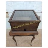 ANTIQUE QUARTER SAWN OAK DISPLAY BOX