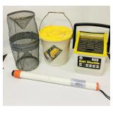 Minnow trap, 2 bait buckets and Tipdown ice Minnow trap, 2 bait buckets and Tipdown ice