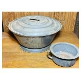 Old Bread/ Dough Rise Bowl w/Lid, Enamel Bowl,