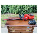 Toro Hedge Trimmer, 20volt Lithium Battery w/ Toro Hedge Trimmer, 20volt Lithium Battery w/