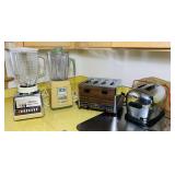 2 Blenders, GE Toaster, Toastwell Toaster