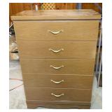 5 Drawer Dresser, Seems to be in good condition,