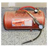 7 Gallon Portable Air Tank, w/ hose and air chuck 7 Gallon Portable Air Tank, w/ hose and air chuck