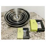 6 Stainless Steel Bowls, plus 2 Wilton Dipping 6 Stainless Steel Bowls, plus 2 Wilton Dipping