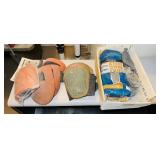 4 Sets of Knee Pads, Steel Wool 4 Sets of Knee Pads, Steel Wool
