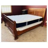 Queen Size Sleigh Bed, Medium Oak, Nice newer