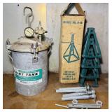 3 Gallon Paint Tank, 4 Stabilizing Jacks