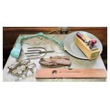 Stanley Wood Scraper and Level, 2 Foot Traps,