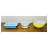 3 Pyrex Bowls, 1 has the lid
