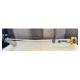 Cub Cadet CC3000 String Trimmer, Has compression