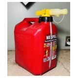 2.5 gal No-spill gas can, 1/2 full