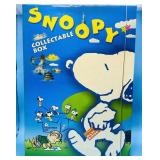 Peanuts Snoopy collectable display box with 28