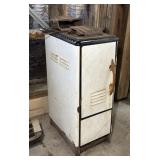 Autocrat, E36-28, Porcelain Enamel Wood/Coal