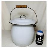 Vintage Enamel Pot w/ Lid, in great condition