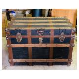 Vintage Trunk w/ inserts Vintage Trunk w/ inserts
