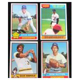 Five (5) 1976 Topps Baseball Cards: Willie McCovey