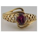 2.6 Grams Total Weight 14K Gold Ring with Red