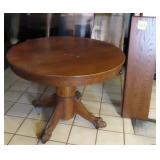 Very Nice 42" American Oak Claw Feet Table