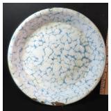 Late 19th Century Chicken Wire Porcelain Pan