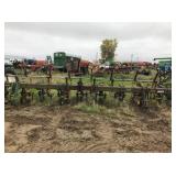 John Deere 825 Cultivator