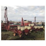 International 400 6 Row Planter