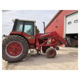 International 1086 Tractor w/ Loader