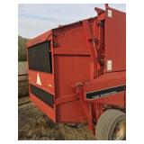 International 8460 Round Baler
