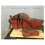 Iron Bench Vise