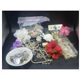 Misc Jewelry Flower Leis Hair Clips Keys Tokens