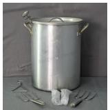 Lg Aluminum Stock Pot W/ Lid And Accessories