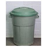 Rubbermaid Roughneck 32 Gal Plastic Trash Can